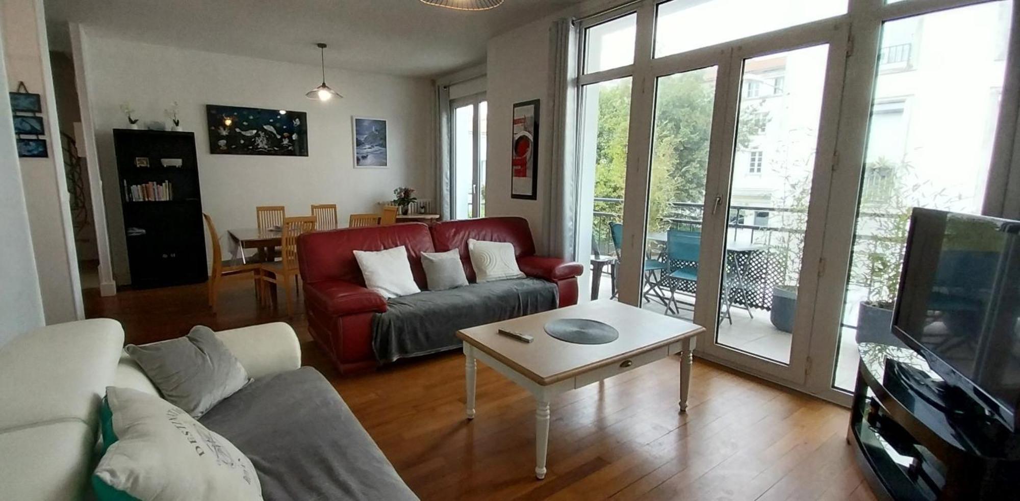 Maison De Ville Plein Centre, 3 Etoiles, A 200M De La Plage, Parking Prive, Wifi Royan Esterno foto